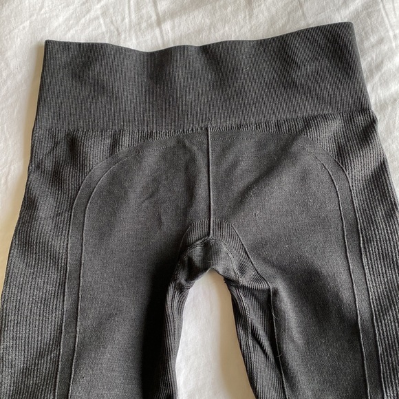 Lululemon ribbed compression leggings - Picture 5 of 5